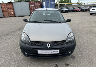 Подержанный автомобиль Renault Symbol 2005 года (2 фото)