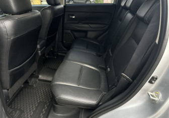 Подержанный автомобиль Mitsubishi Outlander 2014 года (12 фото)