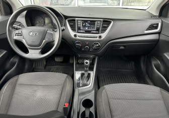 Подержанный автомобиль Hyundai Solaris Sedan 2017 года (10 фото)