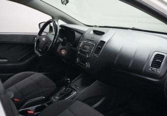 Подержанный автомобиль Kia Cerato Sedan 2019 года (12 фото)