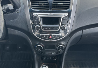 Подержанный автомобиль Hyundai Solaris Sedan 2014 года (11 фото)