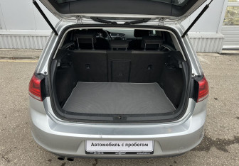 Подержанный автомобиль Volkswagen Golf Hatchback 2013 года (15 фото)