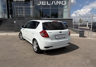 Подержанный автомобиль Kia Ceed Hatchback 2011 года (7 фото)