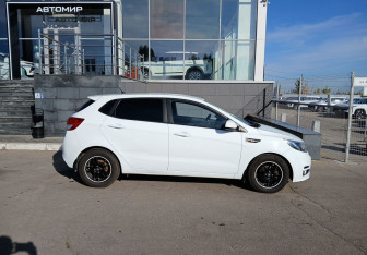 Подержанный автомобиль Kia Rio Hatchback 2016 года (4 фото)