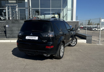 Подержанный автомобиль Mitsubishi Outlander 2008 года (5 фото)