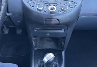 Подержанный автомобиль Nissan Primera Sedan 2006 года (11 фото)