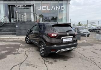 Подержанный автомобиль Renault Kaptur 2018 года (7 фото)