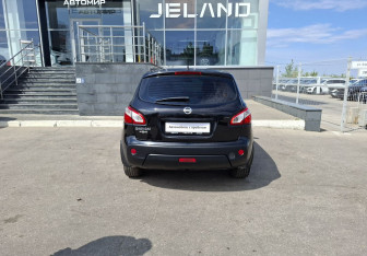 Подержанный автомобиль Nissan Qashqai 2011 года (6 фото)