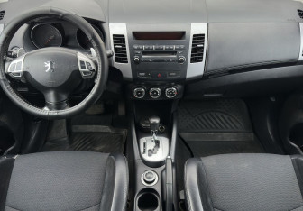 Подержанный автомобиль Peugeot 4007 2011 года (10 фото)