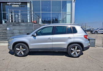Подержанный автомобиль Volkswagen Tiguan 2010 года (8 фото)
