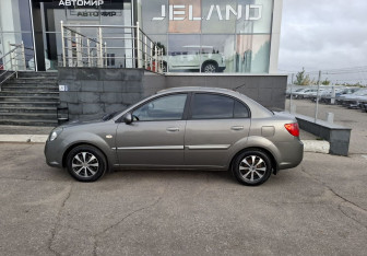 Подержанный автомобиль Kia Rio Sedan 2010 года (8 фото)