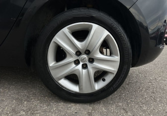 Подержанный автомобиль Opel Astra Hatchback 2012 года (14 фото)