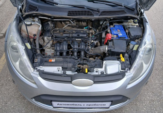 Подержанный автомобиль Ford Fiesta Hatchback 2010 года (13 фото)