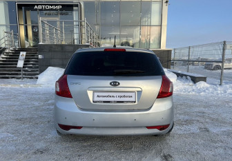 Подержанный автомобиль Kia Ceed Hatchback 2010 года (6 фото)