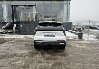 Подержанный автомобиль Geely Atlas 2024 года (6 фото)