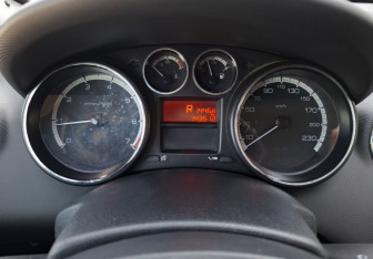 Подержанный автомобиль Peugeot 308 Hatchback 2012 года (9 фото)