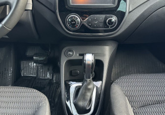 Подержанный автомобиль Renault Kaptur 2017 года (11 фото)