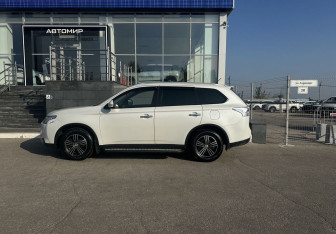 Подержанный автомобиль Mitsubishi Outlander 2014 года (8 фото)