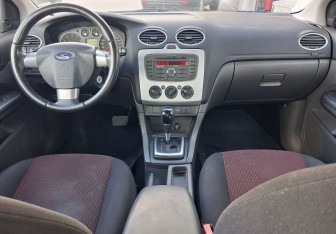 Подержанный автомобиль Ford Focus Hatchback 2007 года (10 фото)