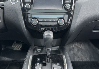 Подержанный автомобиль Nissan Qashqai 2017 года (11 фото)