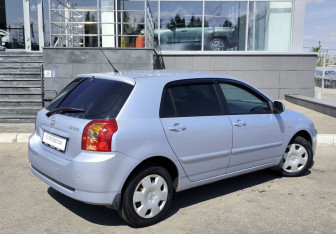 Подержанный автомобиль Toyota Corolla Hatchback 2006 года (5 фото)