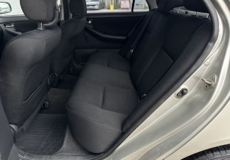 Подержанный автомобиль Toyota Corolla Sedan 2005 года (12 фото)