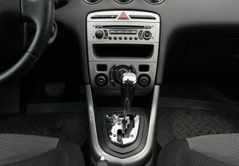 Подержанный автомобиль Peugeot 308 Hatchback 2010 года (11 фото)