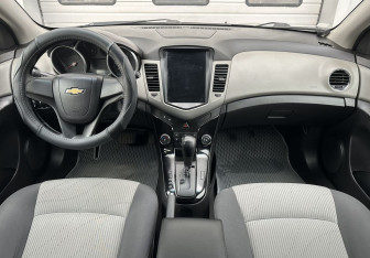 Подержанный автомобиль Chevrolet Cruze Sedan 2011 года (10 фото)