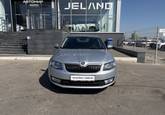 Подержанный автомобиль Skoda Octavia Liftback 2014 года (2 фото)