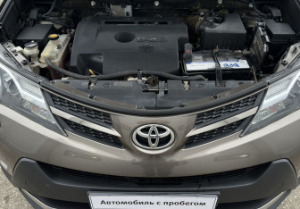 Подержанный автомобиль Toyota RAV4 2013 года (14 фото)