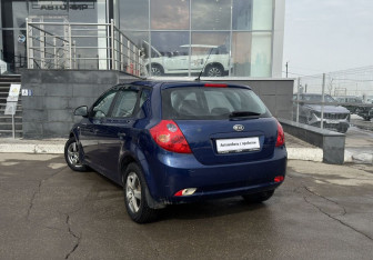Подержанный автомобиль Kia Ceed Hatchback 2007 года (7 фото)