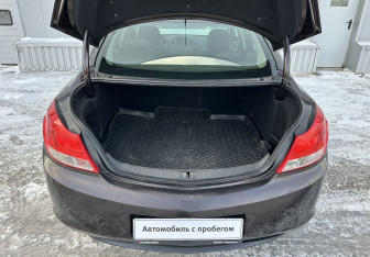 Подержанный автомобиль Opel Insignia Sedan 2012 года (13 фото)