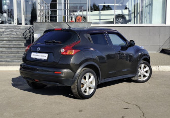 Подержанный автомобиль Nissan Juke 2011 года (5 фото)