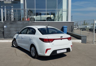 Подержанный автомобиль Kia Rio Sedan 2019 года (7 фото)