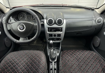 Подержанный автомобиль Renault Sandero 2012 года (10 фото)