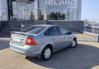 Подержанный автомобиль Ford Focus Sedan 2010 года (5 фото)