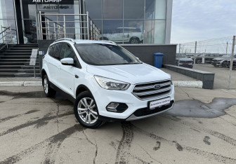 Подержанный автомобиль Ford Kuga 2018 года (3 фото)