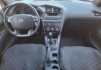 Подержанный автомобиль Citroen C4 Hatchback 2012 года (10 фото)