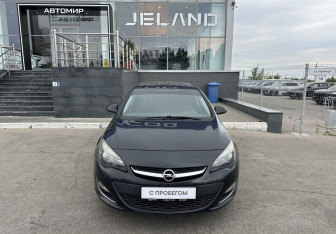Подержанный автомобиль Opel Astra Hatchback 2012 года (2 фото)