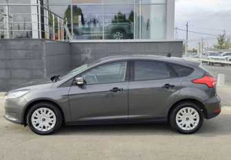 Подержанный автомобиль Ford Focus Hatchback 2018 года (8 фото)