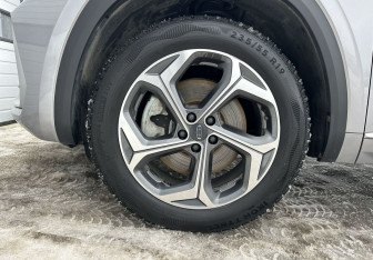 Подержанный автомобиль Geely Monjaro 2024 года (14 фото)