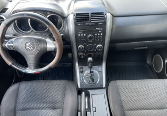 Подержанный автомобиль Suzuki Grand Vitara 2008 года (10 фото)