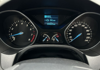 Подержанный автомобиль Ford Focus Hatchback 2014 года (9 фото)