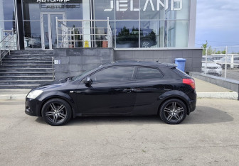 Подержанный автомобиль Kia Ceed Hatchback 2008 года (8 фото)