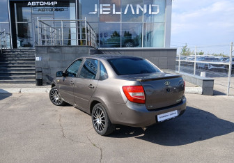 Подержанный автомобиль LADA (ВАЗ) Granta Sedan 2015 года (7 фото)