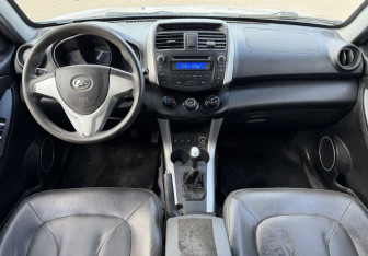 Подержанный автомобиль Lifan X60 2015 года (10 фото)