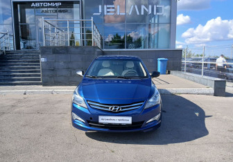 Подержанный автомобиль Hyundai Solaris Hatchback 2015 года (2 фото)