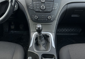 Подержанный автомобиль Opel Insignia Sedan 2012 года (11 фото)