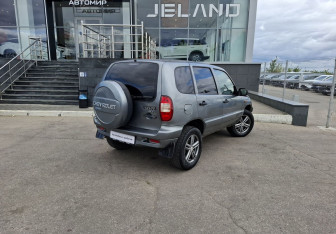 Подержанный автомобиль Chevrolet Niva 2008 года (5 фото)