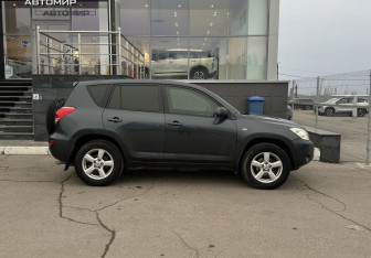 Подержанный автомобиль Toyota RAV4 2006 года (4 фото)